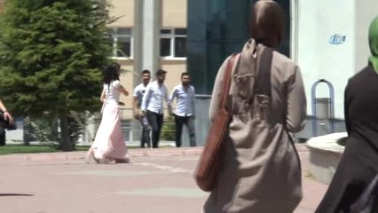 Ömür Boyu Okuyoruz, Mezarda Amorti Ediyoruz