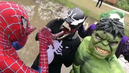 Spiderman SAW Piranha AMBUSH!!! Superheroes Fun Venom Joker Hulk Children Action Movies Fish Attack