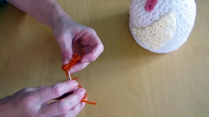 DIY Häkeln Amigurumi für Ostern - Sitzende Hen