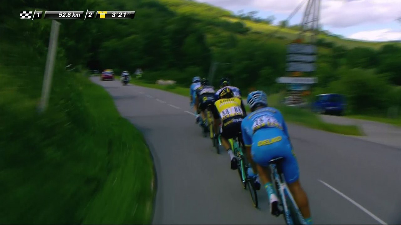 Le peloton en chasse derrière les échappés / The peloton chasing the breakaway - Etape 3 / Stage 3 - Critérium du Dauphiné 2017
