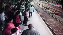 Shocking Footage  Girl escapes death in a train incident at Kurla station   City   Mumbai Live