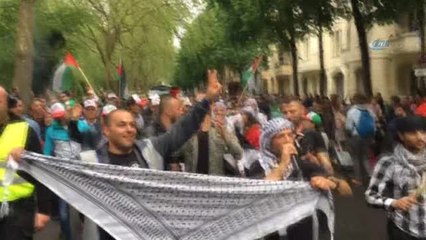 Berlin'deki Dünya Kültür Festivali'nde Filistin Bayrakları