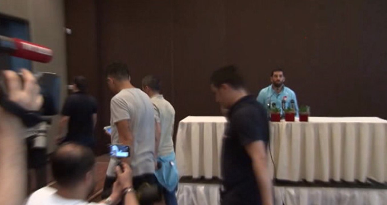 Gazeteci Döven Arda Turan'ın Basın Toplantısını Basın Mensupları Terk Etti
