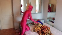 En en Es inferior vida rosado broma embarazada Chica araña hombre araña superhéroe real