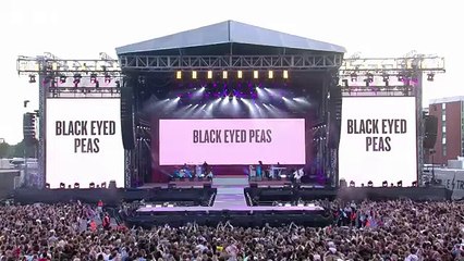 Télécharger la video: Black Eyed Peas and Ariana Grande - Where Is The Love