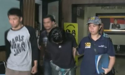 Polisi Periksa Perempuan Nyaris Tanpa Busana