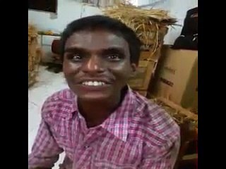 वायरल विडियो- प्यार में धोखा खाये हुए इस व्यक्ति का गाना सुनकर आप हँसते हँस