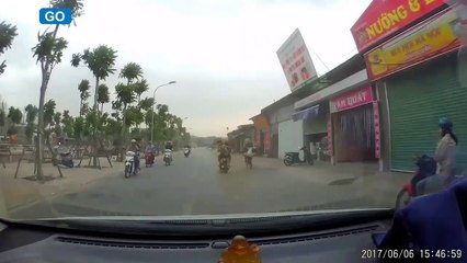 Hai kẻ trẻ trâu đi ẩu, lượn lách gây tai nạn cho người khác