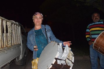 Kadın Mahalle Muhtarı, Gelenek Ölmesin Diye Ramazan Davulculuğu Yapıyor