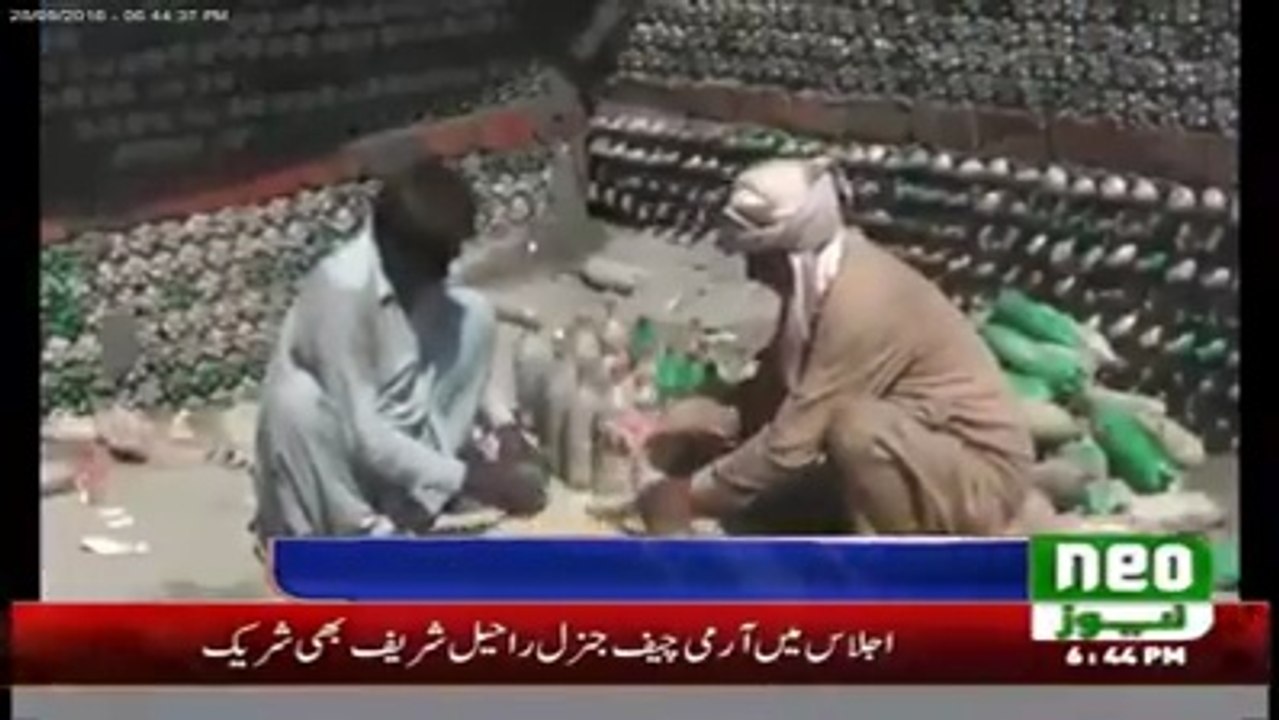 رحیم یار خان کے مستری کی کمال مہارت  پلاسٹک کی بوتلوں سے خوبصورت گھر بنادیا