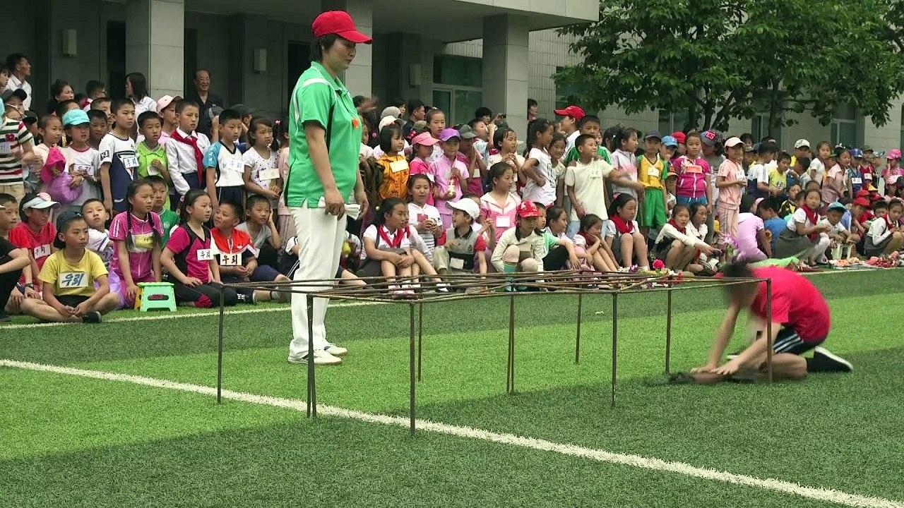 Handgranaten-Weitwurf für Nordkoreas Kinder