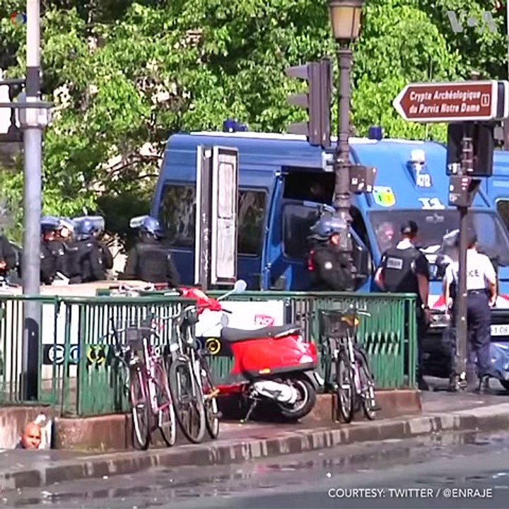 Paris Police Shoot Attacker Outside Notre Dame Cathedral - YouTube