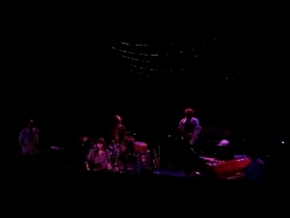 Feist - So Sorry (Live in Bordeaux)