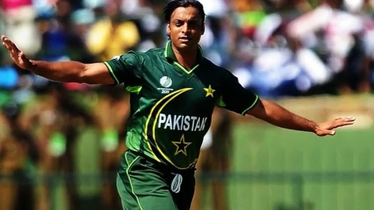 Shoaib Akhtar with Family