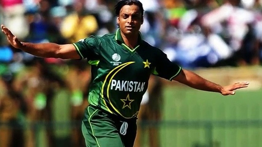 Shoaib Akhtar with Family