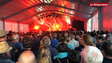 Pont-l'Abbé. Public sage et recueilli pour Tri Yann