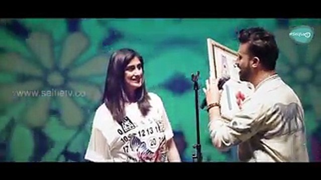 Fan girl comes up on stage and refuses to let go during Atif Aslam’s concert