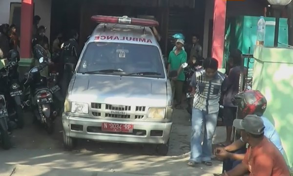 Keluarga Jemput Jenazah Korban Kecelakaan Maut