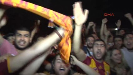 Galatasaray Taraftarı Florya'da!