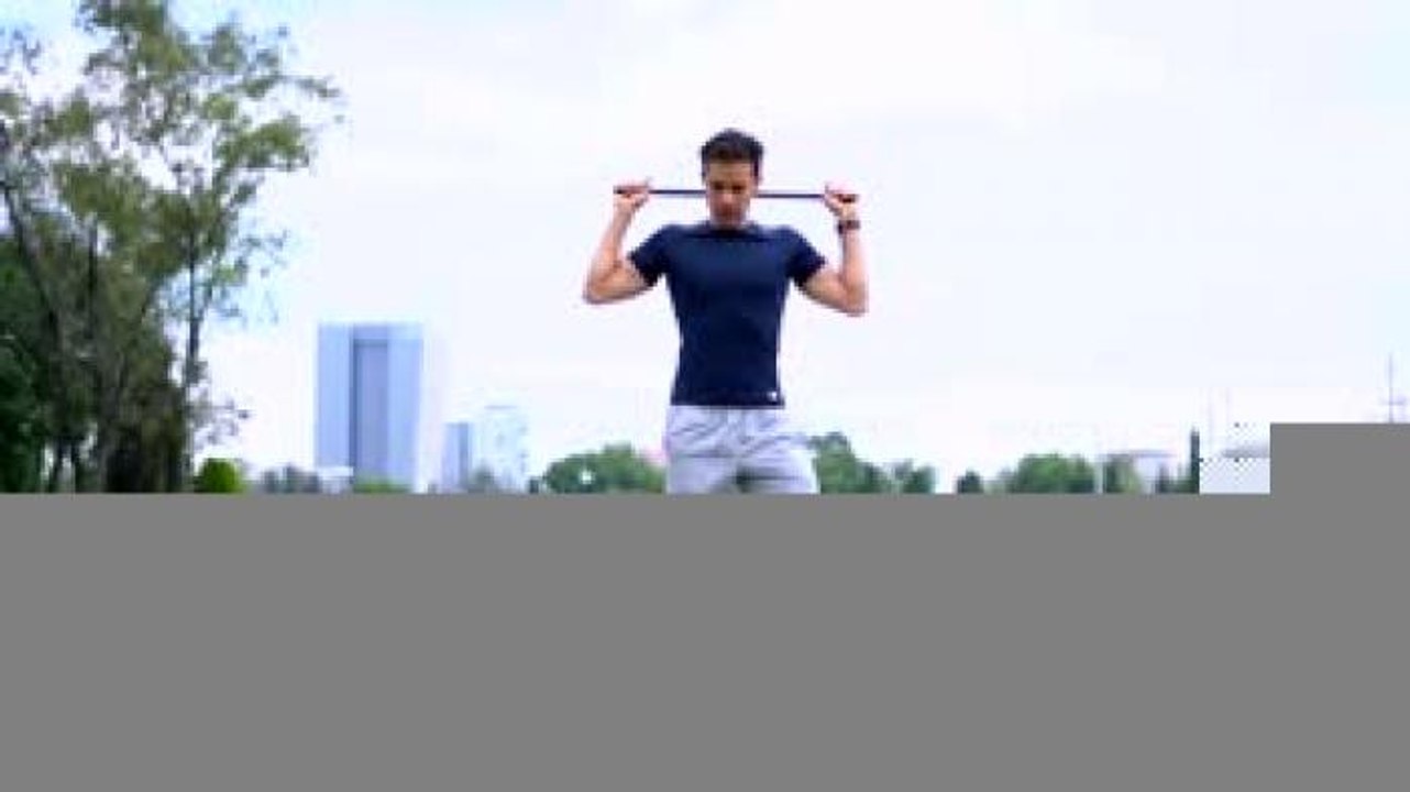 Vida Zen | Ejercita la cadera con una escoba