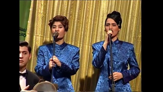 Ebru Gündeş & İbrahim Tatlıses - Mutlu Ol Yeter [İbo Show Mayıs 1998]