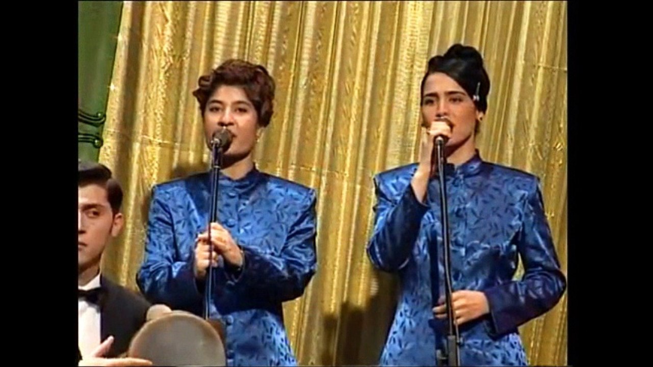 Ebru Gündeş & İbrahim Tatlıses - Mutlu Ol Yeter [İbo Show Mayıs 1998]