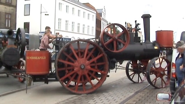 The locomobiles arriving at the Flensburger Dampfrundum 2017 Flensburg Steam Fair