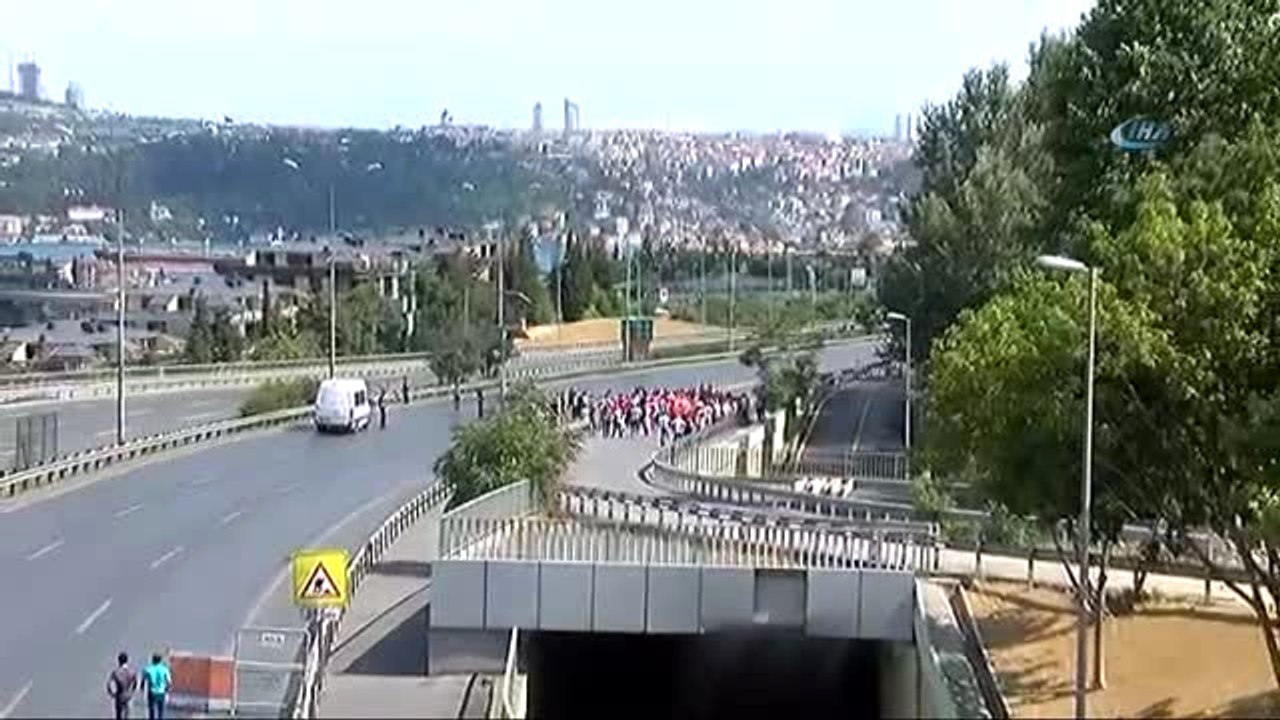 Zincirlikuyu'da Toplanan Kalabalığın Köprüye Çıkmasına İzin Verilmedi