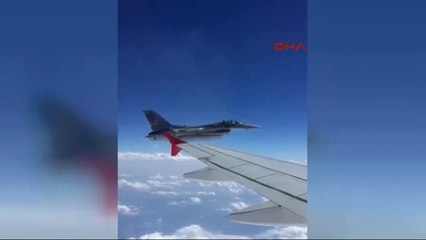 Cumhurbaşkanı Erdoğan'a Ankara'dan Istanbul'a Jetler Eşlik Etti