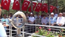 Kahraman Şehit Ömer Halisdemir'in Kabrine Ziyaretçi Akını