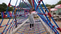 Castillo Niños para divertido enorme en en Niños al aire libre parque patio de recreo juguete Parque zoológico Battersea hd