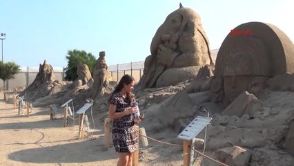 Antalya 15 Temmuz'a Özel Kumdan 'Demokrasi Heykeli'