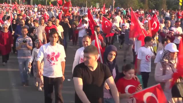 Milli Birlik Yürüyüşü - Dev Bayrak Köprü Yolunda