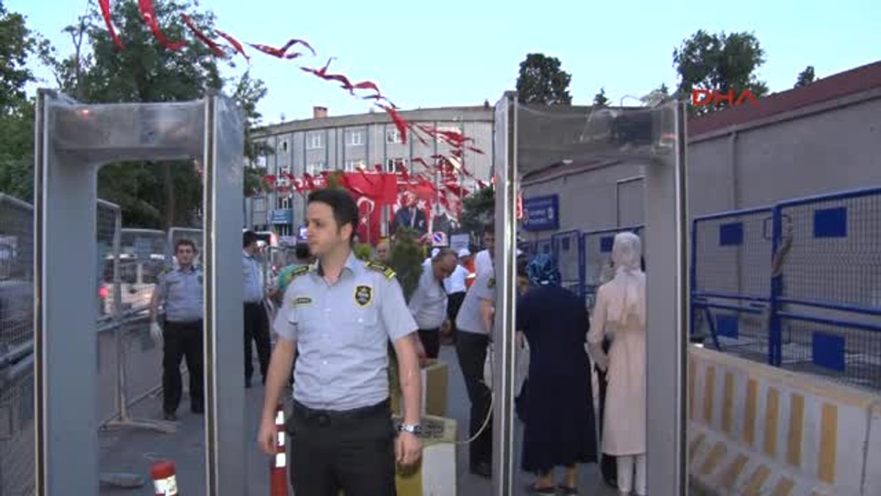 Bayrampaşa'daki Çevik Kuvvet Şube Müdürlüğü Önünde "Adalet Nöbeti"