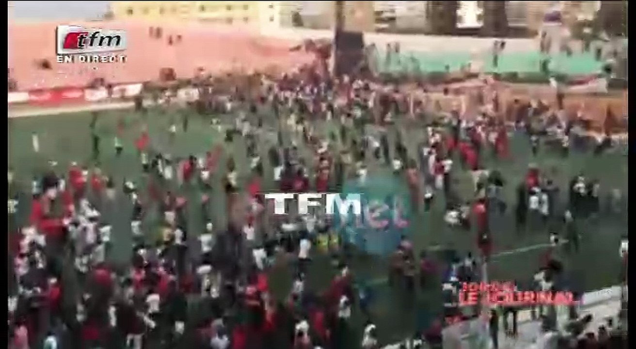 Urgent : coupe de la league finale interrompu à cause des des violences. Il y aurai des morts selon la tfm.
