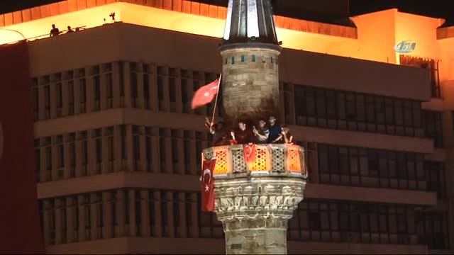 15 Temmuz Hain Darbe Girişiminin Yıl Dönümünde İzmir'de Sela Okundu