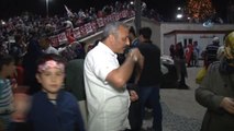 Çaykur Demokrasi Nöbetinde Vatandaşlara Soğuk Çay İkram Etti