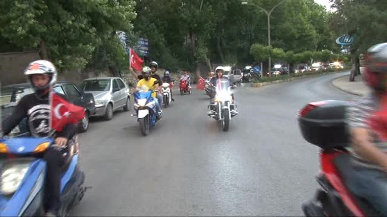 TBMM Eski Başkanı Mehmet Ali Şahin: "İlk Defa Türkiye'de Bir Darbe, Milletin İradesiyle Olaya Sahip...