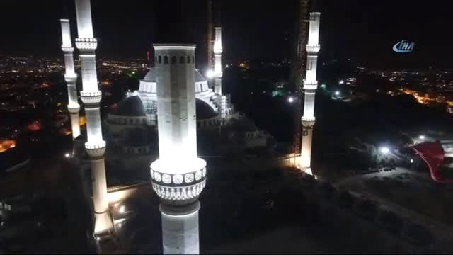 Çamlıca Camii ve Eyüp Sultan Camii'nde Sela Okunması Havadan Görüntülendi