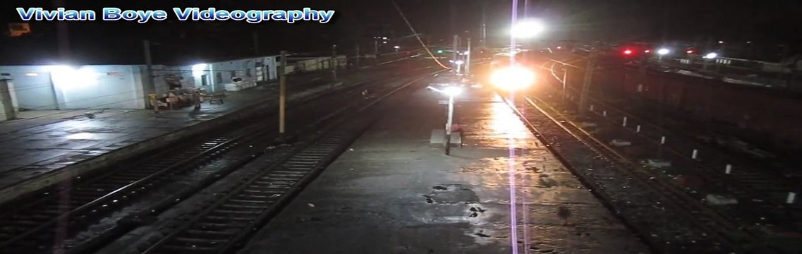 [HD] Big Boy arrives Gaya Jn.on time - 12302 NDLS - HWH Rajdhani Exp