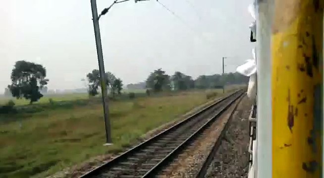 GD WDM-3A thrashing it between Siwan Jn. and Chappra Jn.