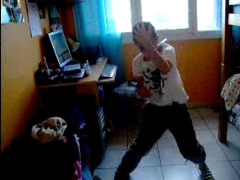 Moi ki dance la tecktonik