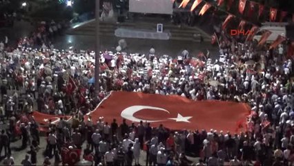 Kırıkkale'de Yağmura Rağmen Vatandaşlar Alandan Ayrılmadı