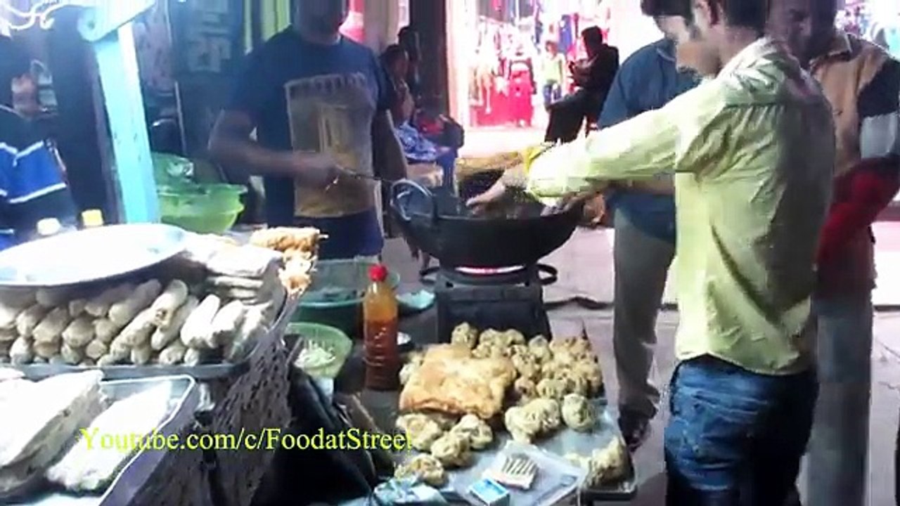 Indian Street Food Kolkata - SPECIAL Mughlai Paratha (Mutton, Chicken and Egg)