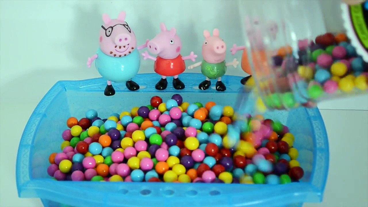 Pig George Da Familia Peppa Pig na Piscina De Bolinha Frozen e Surpresas!!! Em Portugues T