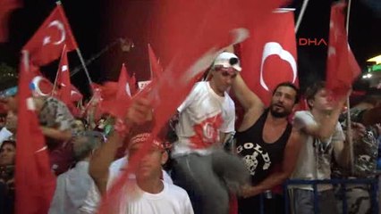 Izmir'de 15 Temmuz Demokrasi ve Milli Birlik Günü Coşkuyla Kutlanıyor