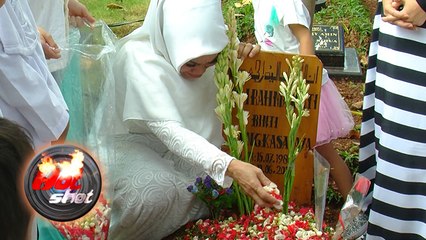 Download Video: Kesedihan Keluarga Rayakan Ultah Jupe di Makam - Hot Shot 16 Juli 2017