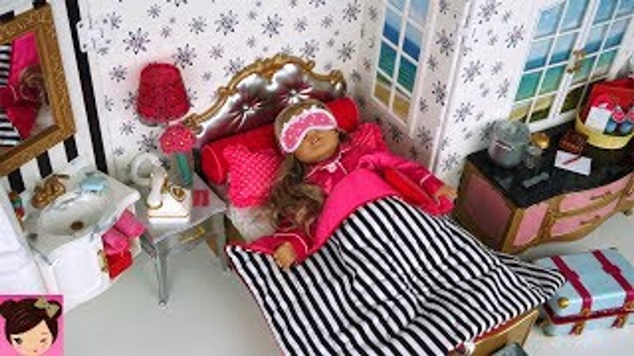Doll Bedroom Morning Routine in Grand Hotel Room with Frozen Elsa Anna American Girl Dolls