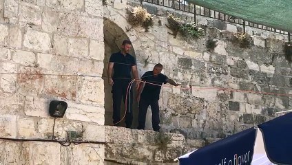 بعد إغلاقه لأكثر من يومين.. الاحتلال يعيد فتح أبواب ...