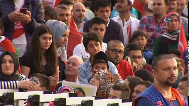 Erdoğan: “Yarınki MGK Toplantısında OHAL’in Uzatılmasını Talep Edeceğiz”